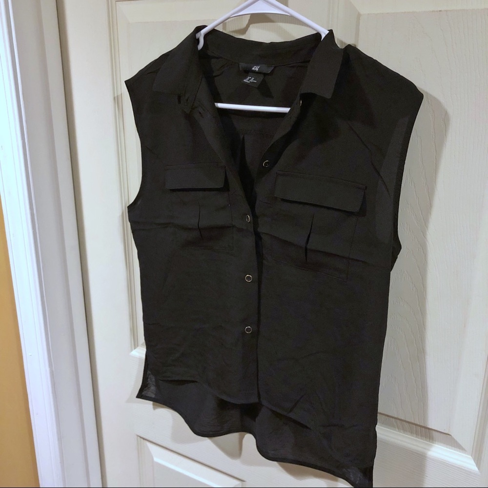 H&M NWOT Sleeveless Black Button Up Blouse